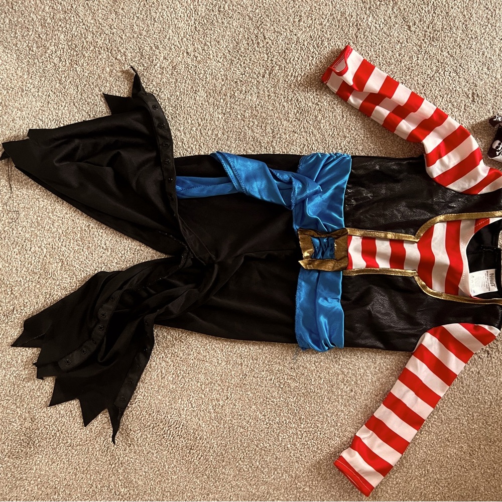 Pirate costume for Halloween 👻 2T